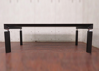 コルニーチェ(Cornice)ダイニングテーブル